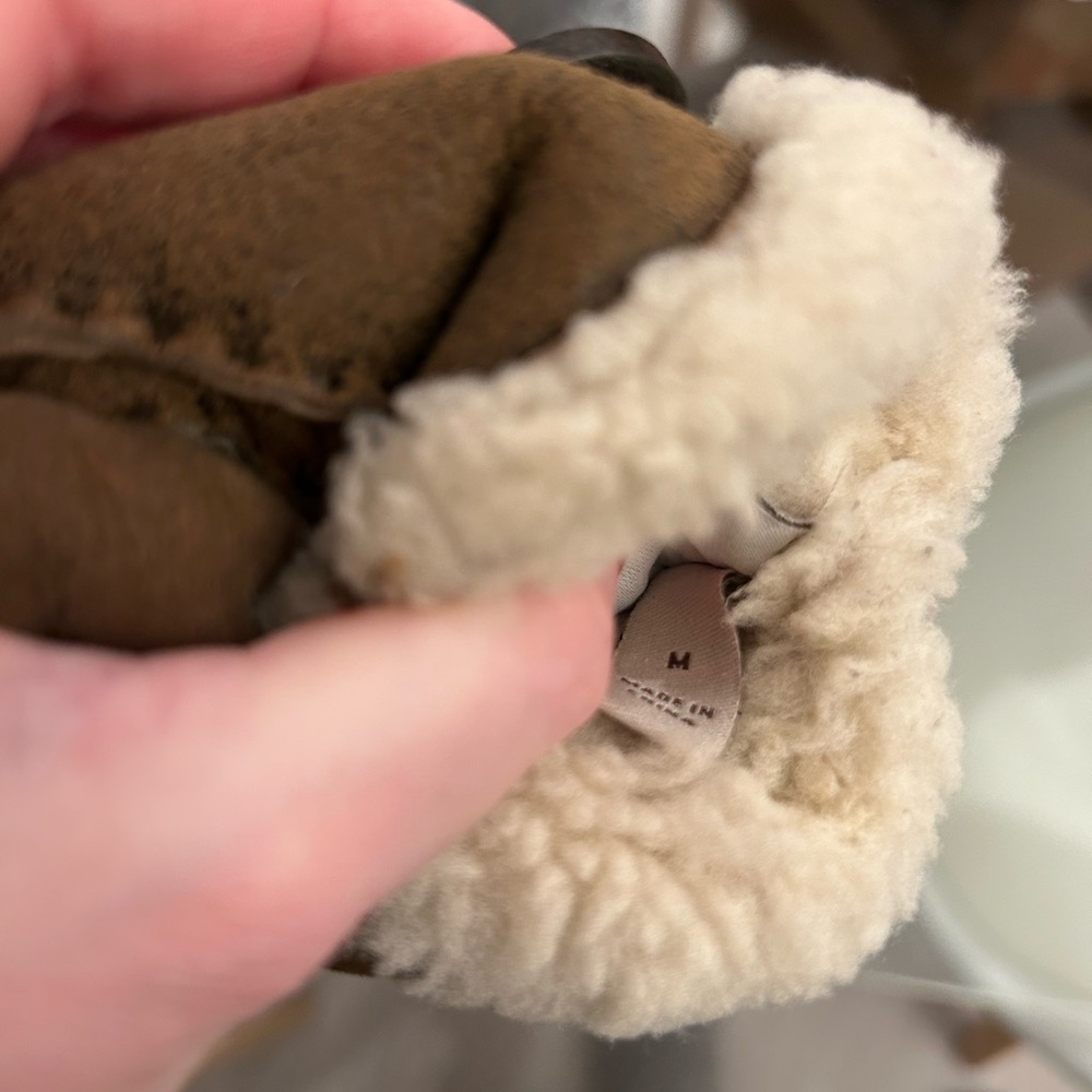 UGG Brown Mittens women’s M - Picture 5 of 6